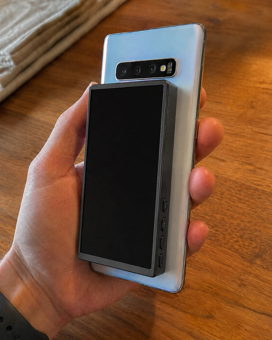 Magnetic Selfie Screen Mirroring Device